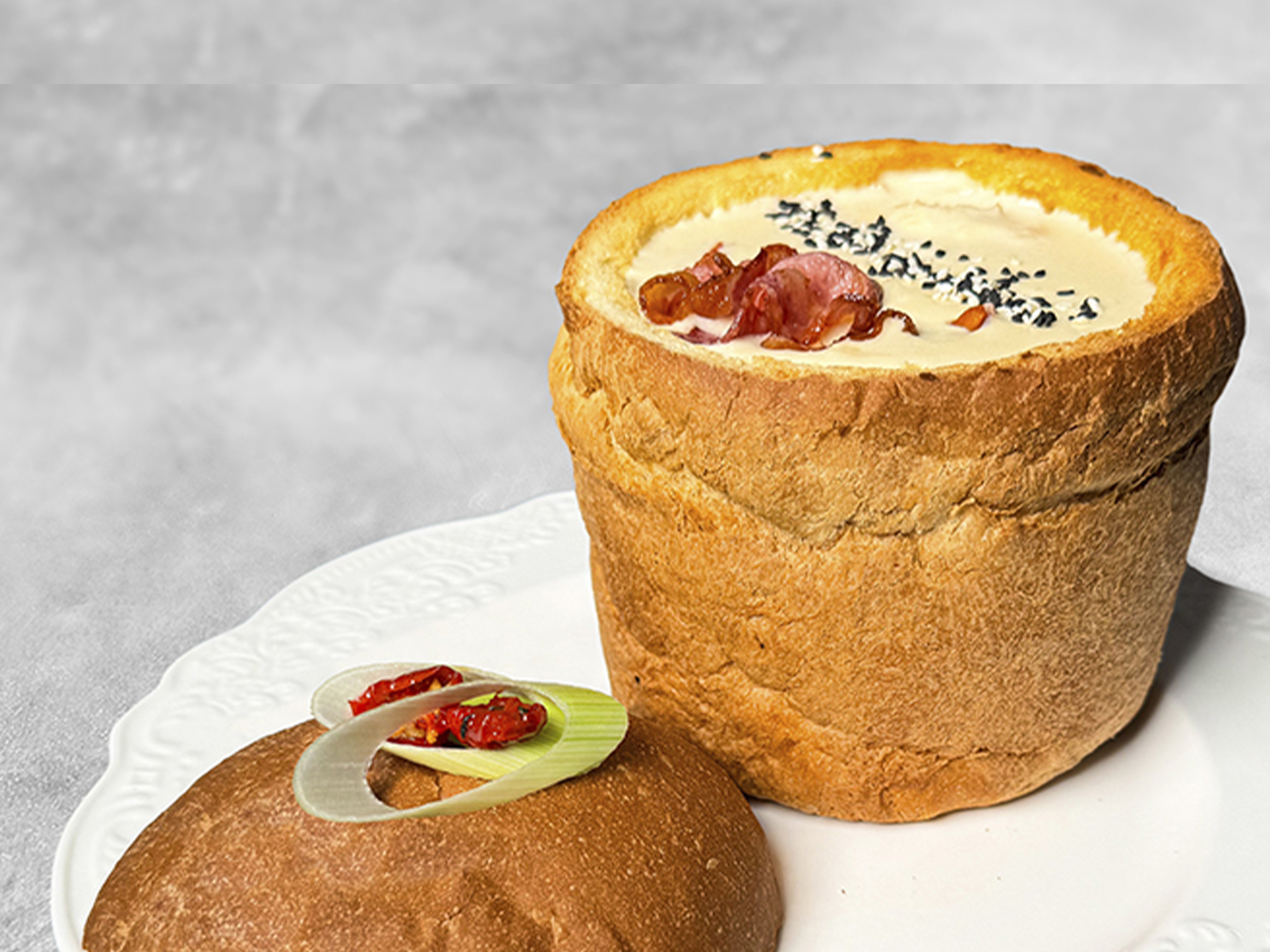 Суп сырный с беконом и горгонзолой