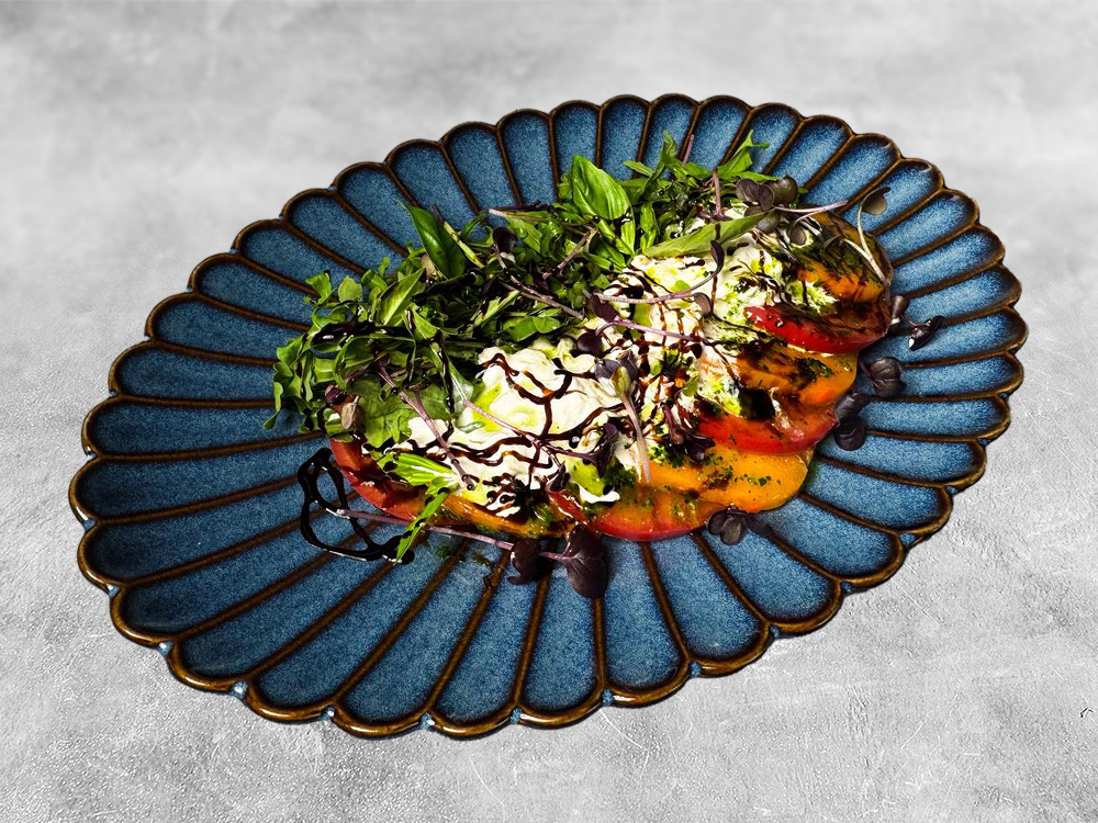 Капрезе с хурмой и страчателлой