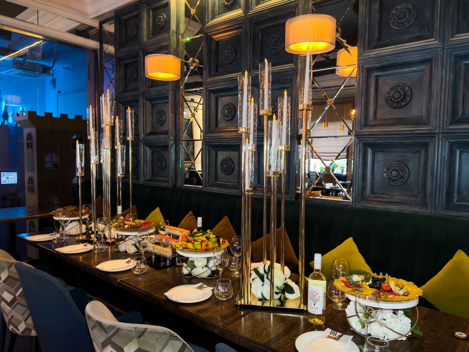 Украшения в золоте для банкета