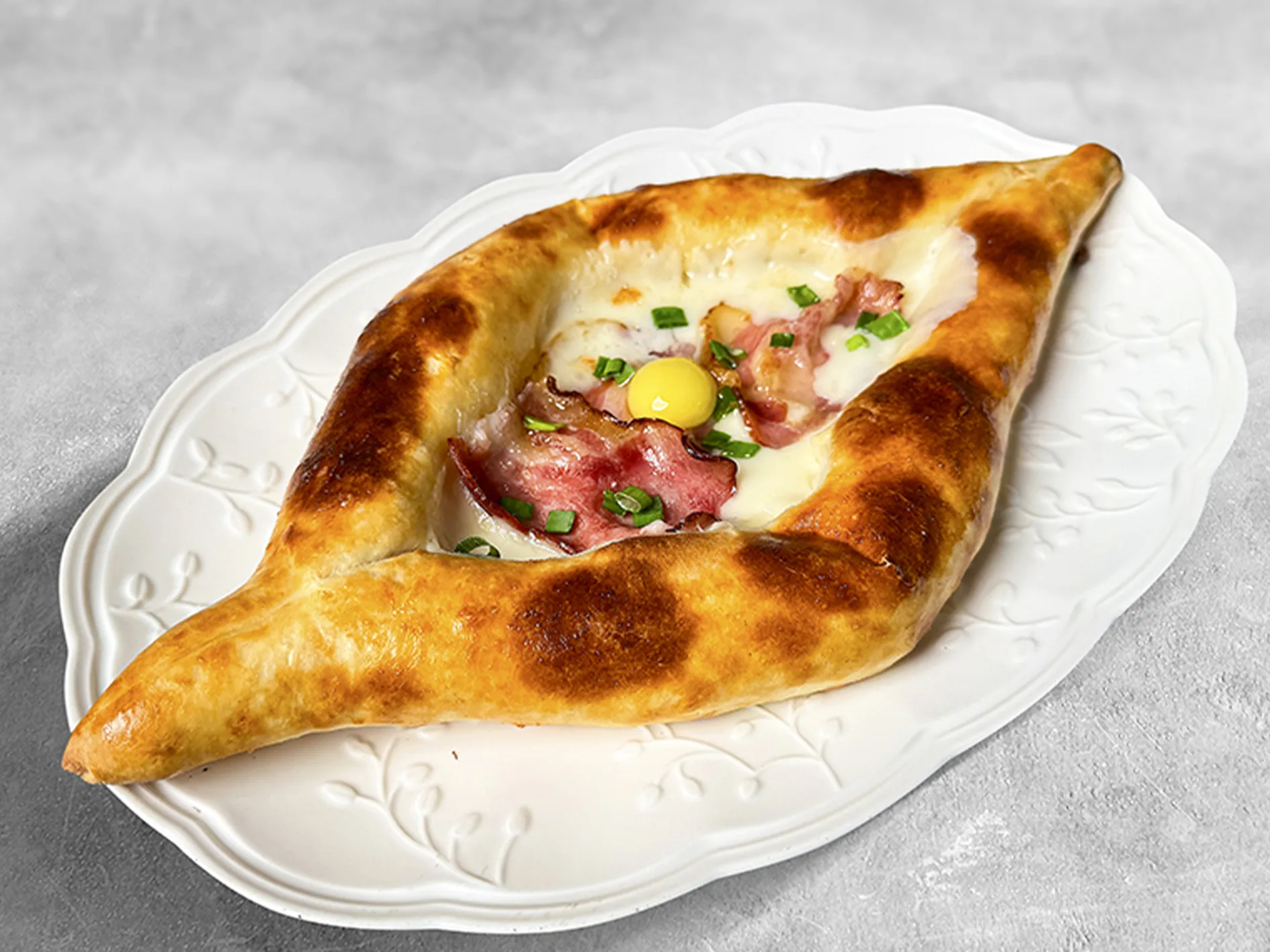 Хачапури с беконом и сыром