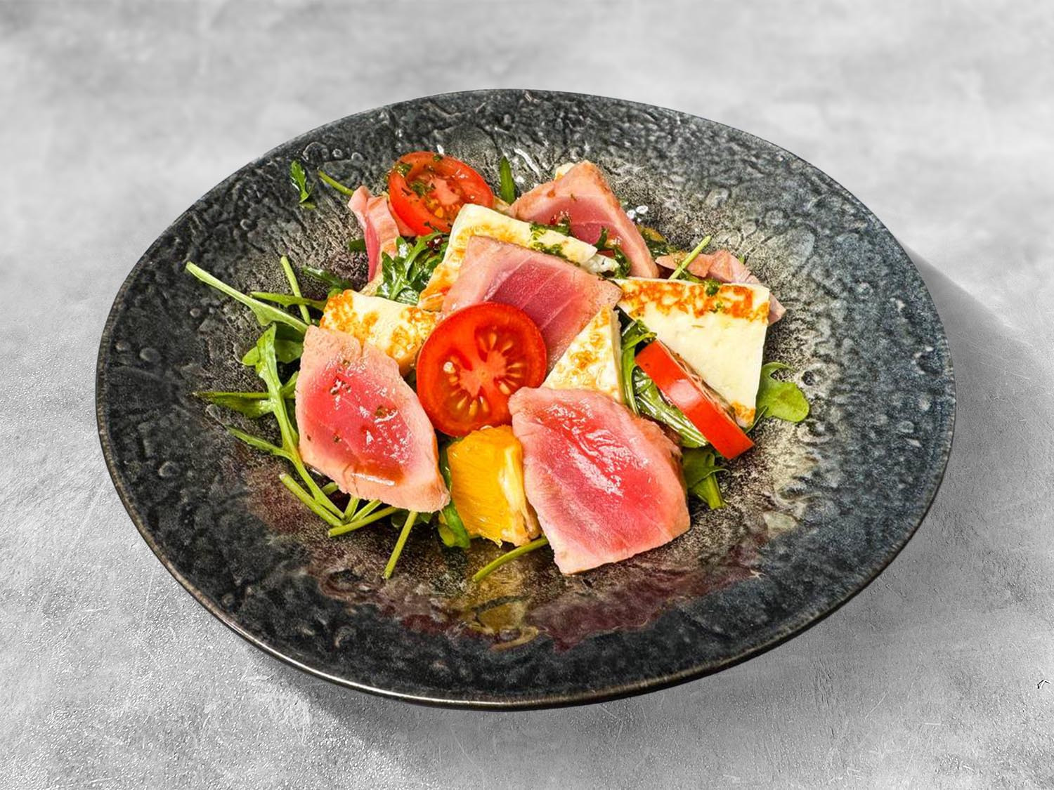 Салат с розовым тунцом