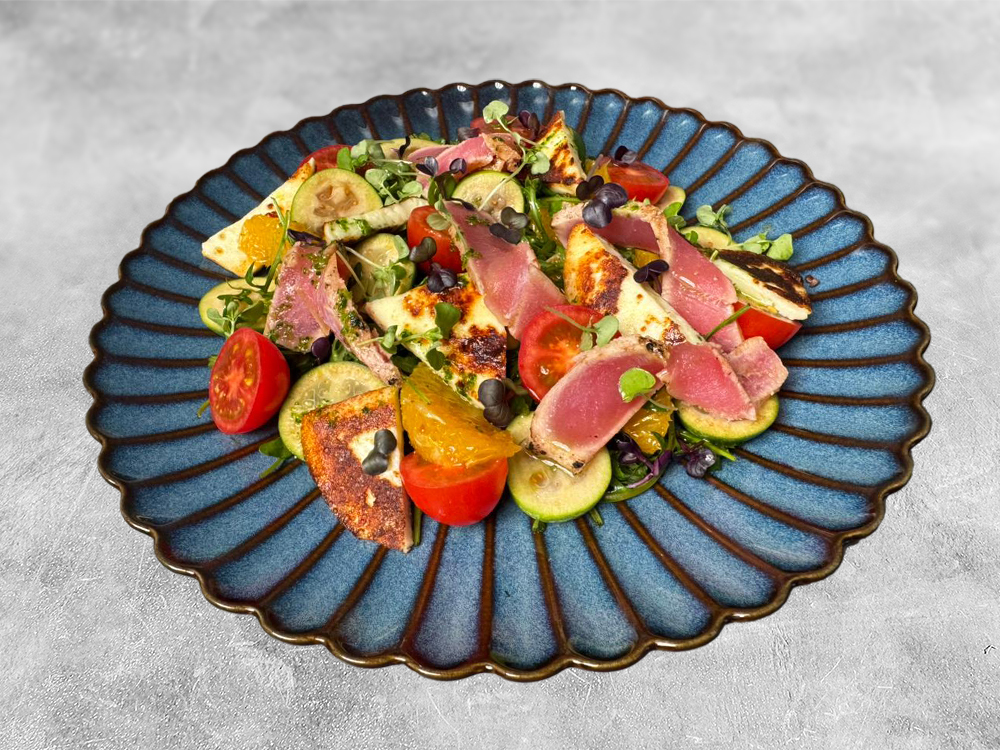 Салат с розовым тунцом и фейхоа