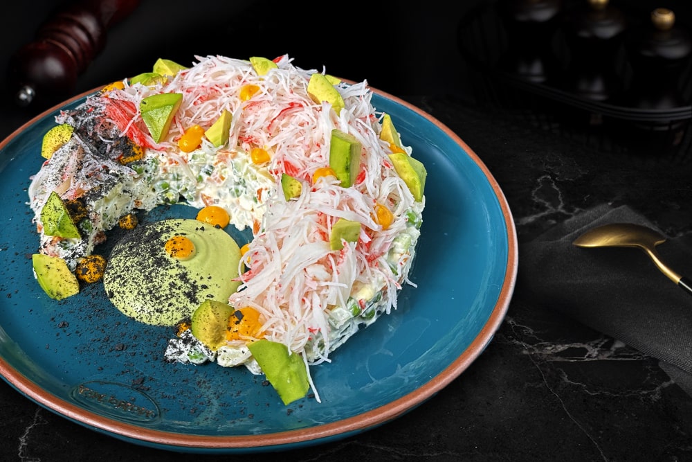 Салат оливье с крабом